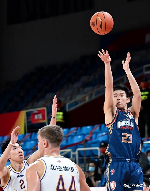 包含转会期CBA常规赛传出新动向，新疆广汇迎来里程碑，管理层表态：态度坚定，纪律约束更严格的词条