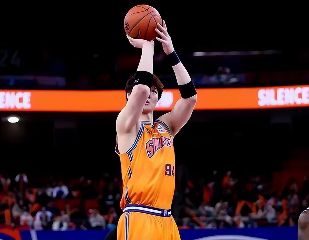 包含转会期CBA常规赛传出新动向，新疆广汇迎来里程碑，管理层表态：态度坚定，纪律约束更严格的词条