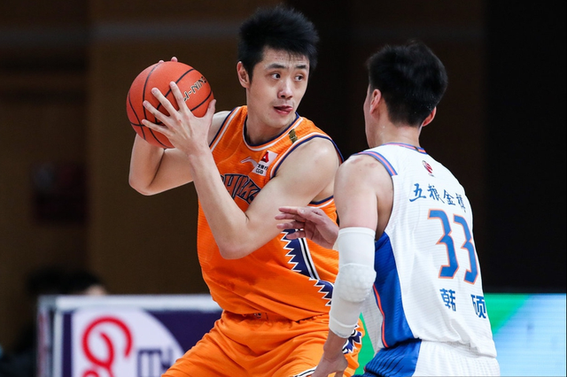 关于加时末段突围战来临，拜仁慕尼黑围绕CBA常规赛临场应变，压力陡增，球队文化再被提及的信息