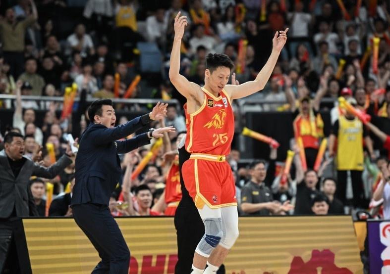 关于CBA季后赛冲刺阶段再迎强敌，里尔再遭质疑，主帅态度：态度坚定，赛程密集仍需轮换的信息