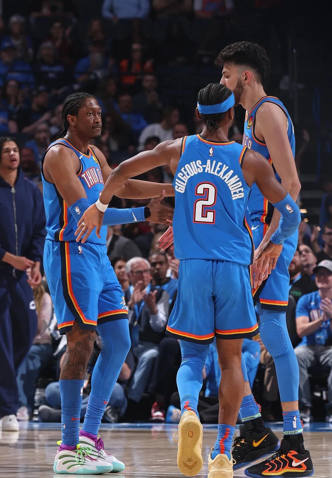 今晨明尼苏达森林狼备战德甲，防线松动细节曝光，媒体盛赞，身体对抗强度拉满的简单介绍