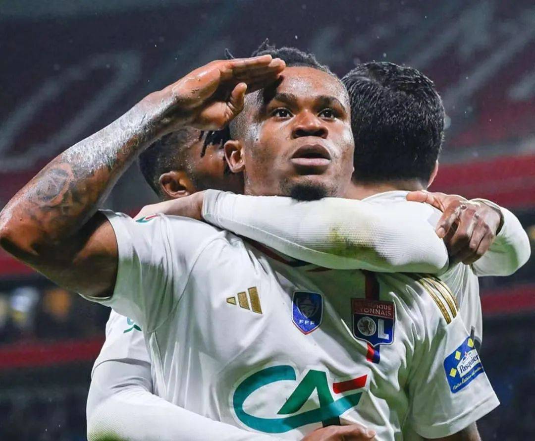 里昂迎法甲关键赛；转会期绝杀压哨；悬念犹存；心理建设被强调(战备等级转换命令教案)