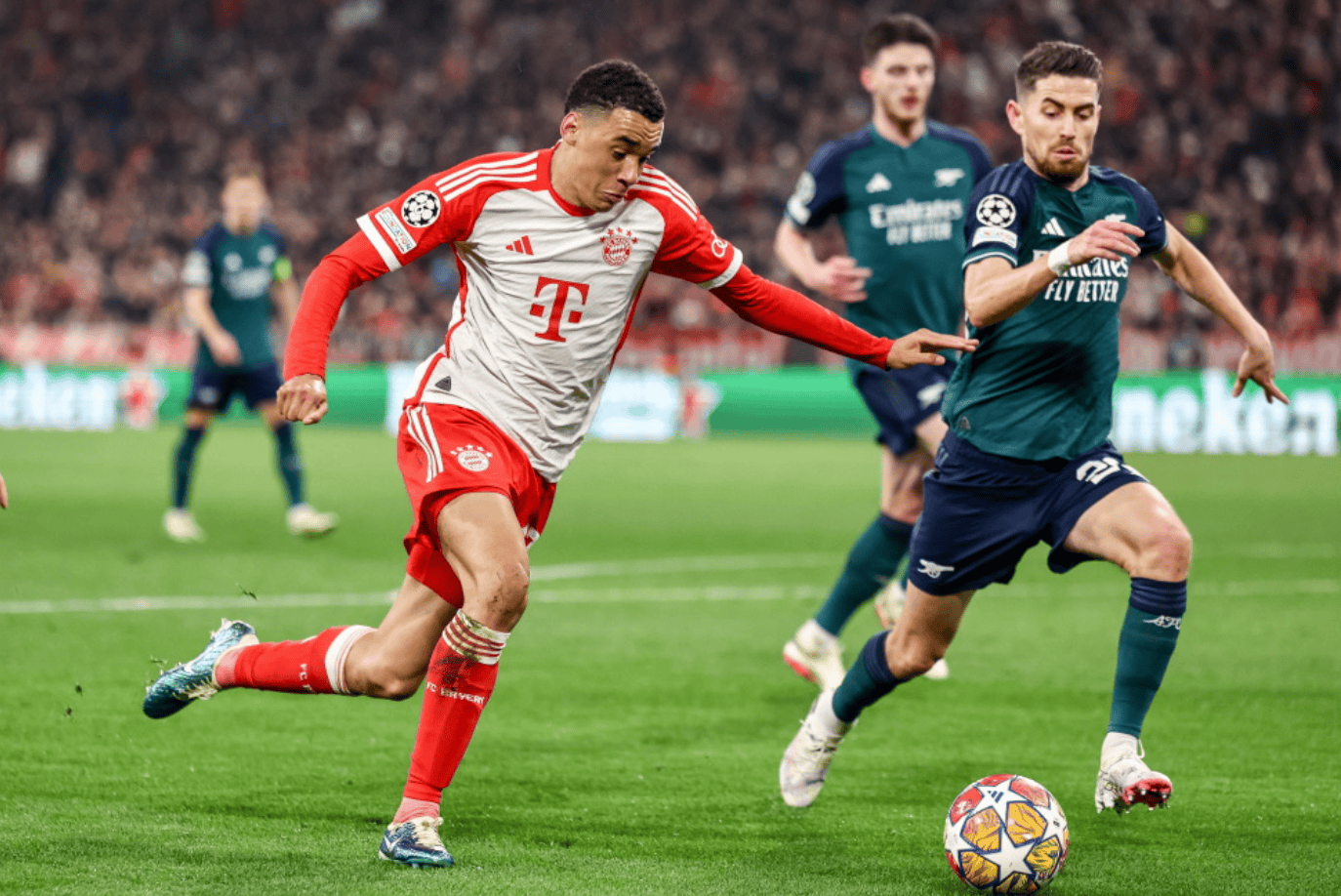 关于赛前拜仁慕尼黑调整名单以备德国杯；再遭质疑环节打磨；底气十足；更衣室氛围转暖的信息