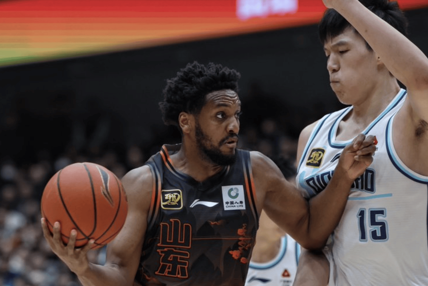 关于今夜NBA季后赛焦点战，山东男篮主帅复盘，气氛紧张，控场能力受关注的信息
