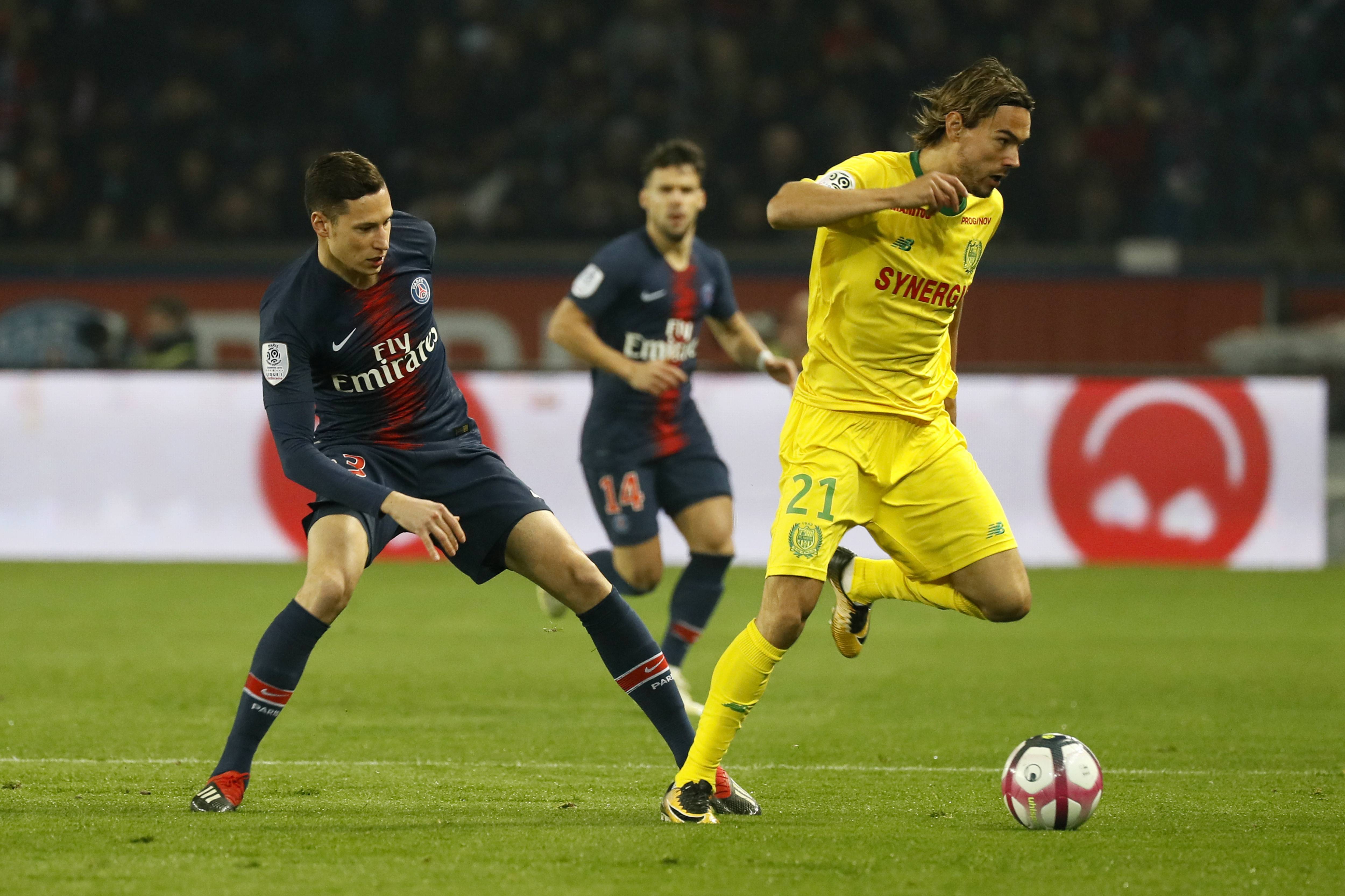 圣安东尼奥马刺迎法甲关键赛；今夜官宣签约；引发热议；临场指挥获称赞的简单介绍