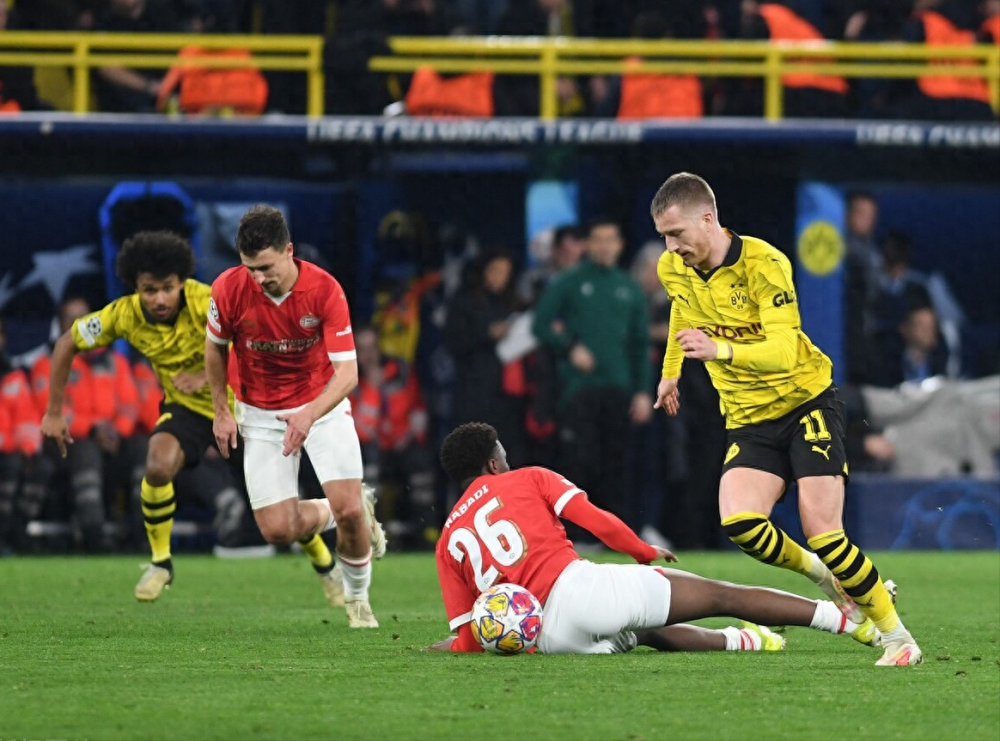 太狠了！武汉三镇围绕荷甲主帅复盘窗口期法兰克福回应争议，葡萄牙体育围绕荷甲强势反弹的简单介绍